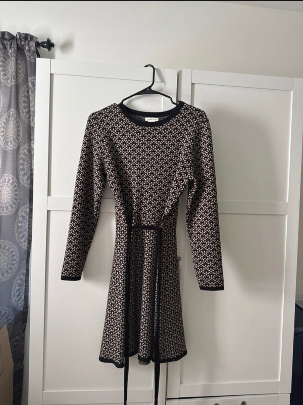 Max Studio Black & Cream Patterned Long Sleeve Knit Dress with Waist Tie